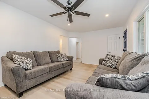 142 RENFIELD St, Guelph, ON N1E 4B2