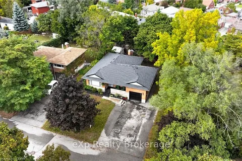 42 ACACIA St, Kitchener, ON N2G 3B2