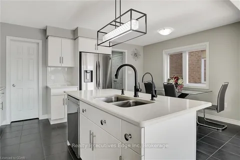 59 JOHN BRABSON Cres, Guelph, ON N1G 0G5