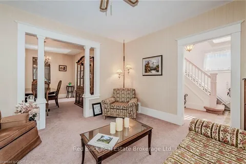 28 ROLAND St, Guelph, ON N1H 5Z5