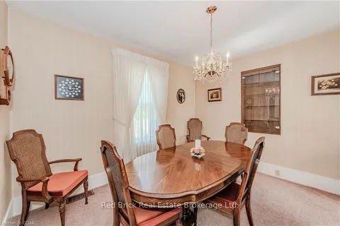 28 ROLAND St, Guelph, ON N1H 5Z5