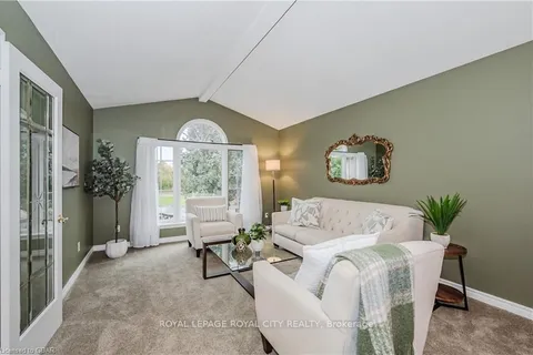 187 MUNICIPAL St, Guelph, ON N1G 4R3