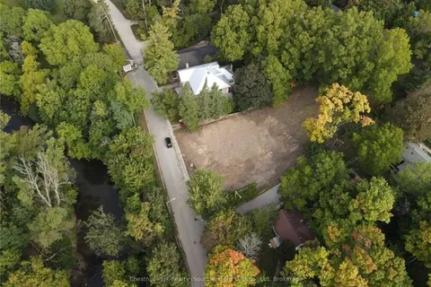 271 ARTHUR St, Guelph, ON N1E 4W2