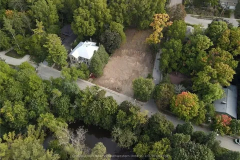 271 ARTHUR St, Guelph, ON N1E 4W2