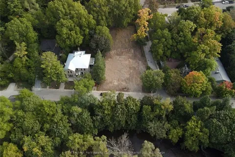 271 ARTHUR St, Guelph, ON N1E 4W2