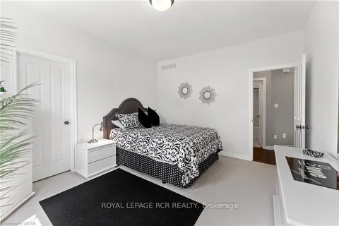 9 BLUE HERON Dr, Mono, ON L9W 5K6