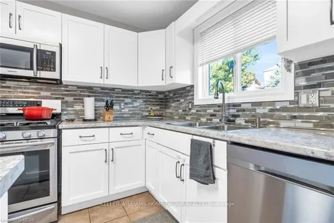 40 PETTITT Dr, Guelph, ON N1E 0A7