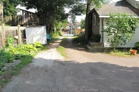 102 EMMA St, Guelph, ON N1E 1T8