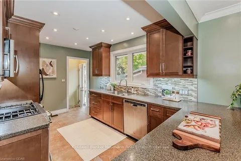 339 METCALFE St, Guelph, ON N1E 4Z5