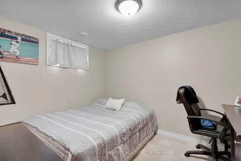 82 John St, South Huron, ON N0M 1S2