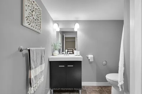 82 John St, South Huron, ON N0M 1S2