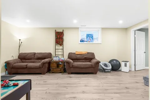 271 South St, Southwest Middlesex, ON N0L 1M0
