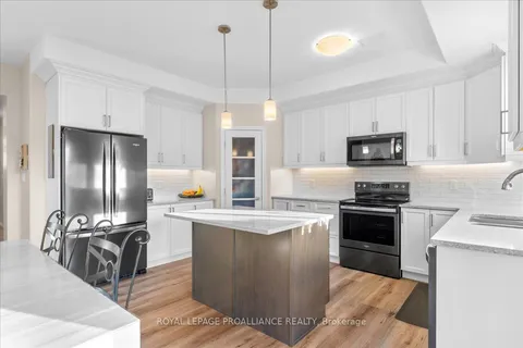 60 Redwood Dr, Belleville, ON K8N 0K4
