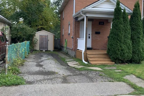 18 Prince St, St. Catharines, ON L2R 3X7