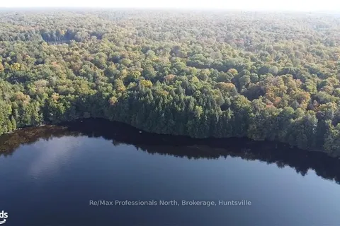 4 STONE GATE Lane, Bracebridge, ON P1L 1X3