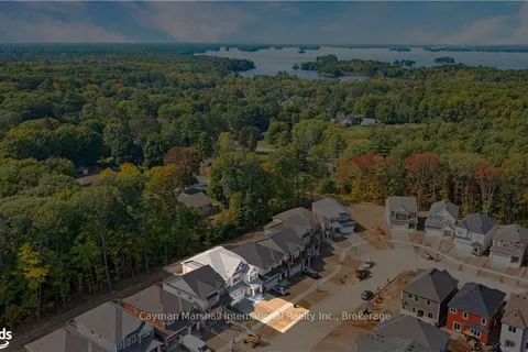 285 BEECHWOOD FOREST Lane, Gravenhurst, ON P1P 1A7