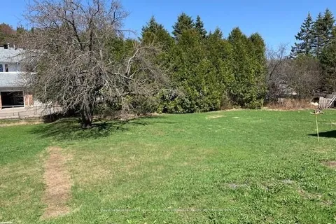 64 WEST Rd, Huntsville, ON P1H 1L8