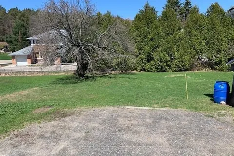 64 WEST Rd, Huntsville, ON P1H 1L8