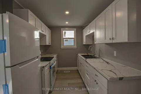 623 Macdonnell St, Kingston, ON K7L 4X2
