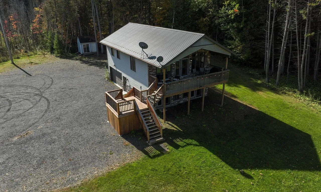 1014 Lyons Gate Lane, North Frontenac, ON K0H 1K0
