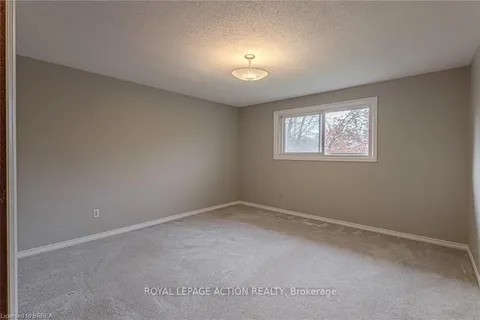 195 Paris Rd, Brantford, ON N3R 1J2