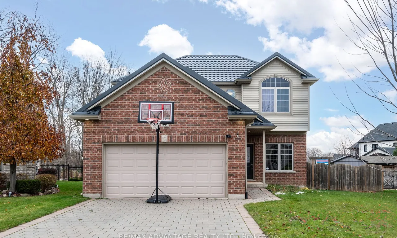 125 Deborah Dr, Strathroy-Caradoc, ON N7G 4E2