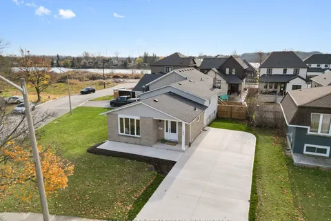 184 Keefer Rd, Thorold, ON L2V 4N9