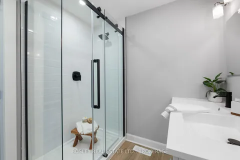 184 Keefer Rd, Thorold, ON L2V 4N9
