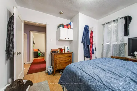 1121 Trafalgar St, London, ON N5Z 1G9