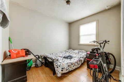 1121 Trafalgar St, London, ON N5Z 1G9