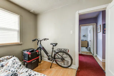 1121 Trafalgar St, London, ON N5Z 1G9