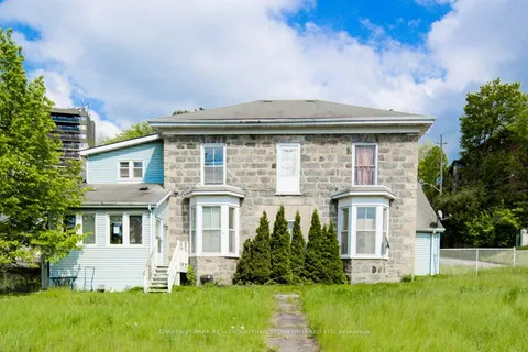 245 Ainslie St, Cambridge, ON N1R 3L2