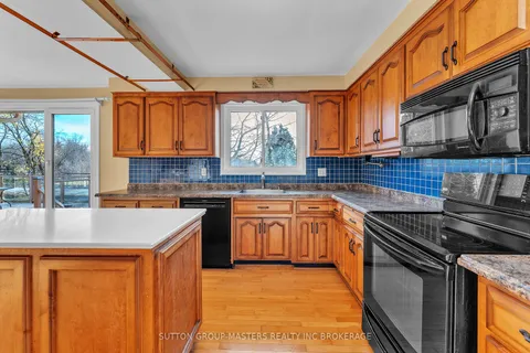 6 Brooklands Park Ave, Loyalist, ON K0H 1G0