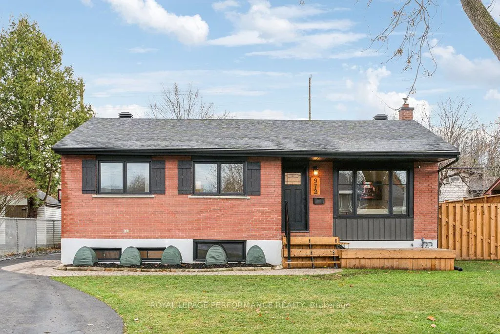 972 Harkness Ave, Billings Bridge - Riverside Park and Area, ON K1V 6P3