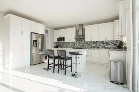 23 Chaumont Dr, Hamilton, ON L8J 0J9