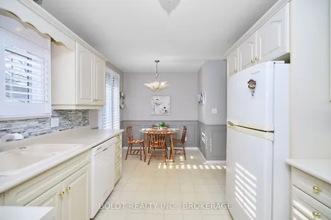 7285 Freeman St, Niagara Falls, ON L2E 5V9