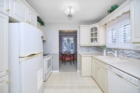 7285 Freeman St, Niagara Falls, ON L2E 5V9