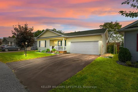 26 Bond St, Strathroy-Caradoc, ON N7G 3L3