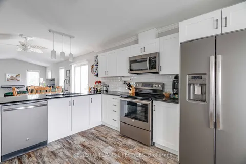 26 Bond St, Strathroy-Caradoc, ON N7G 3L3