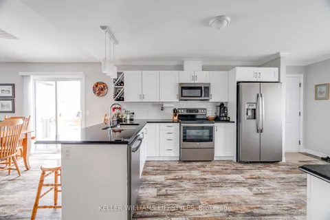 26 Bond St, Strathroy-Caradoc, ON N7G 3L3