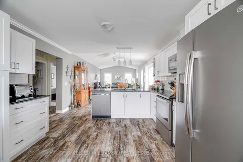 26 Bond St, Strathroy-Caradoc, ON N7G 3L3