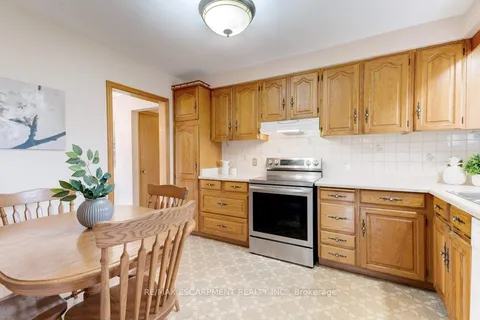 146 West 3rd St, Hamilton, ON L9C 3K7