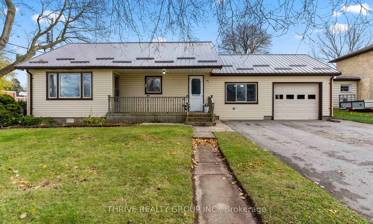 41 James St, Lambton Shores, ON N0N 1J0