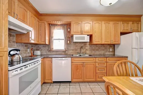 211 Lorne Ave, Kitchener, ON N2M 3Y6