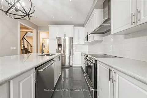 51 Narbonne Cres, Hamilton, ON L8J 0J7