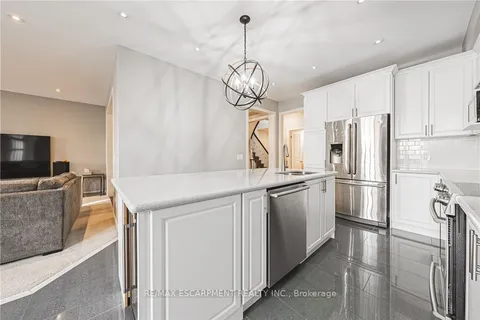 51 Narbonne Cres, Hamilton, ON L8J 0J7