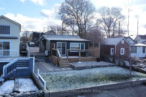 80 Ridley St, Prince Edward County, ON K8N 4Z1