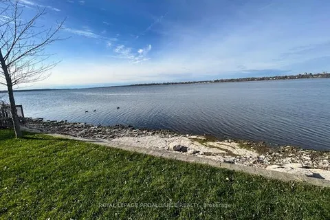 80 Ridley St, Prince Edward County, ON K8N 4Z1