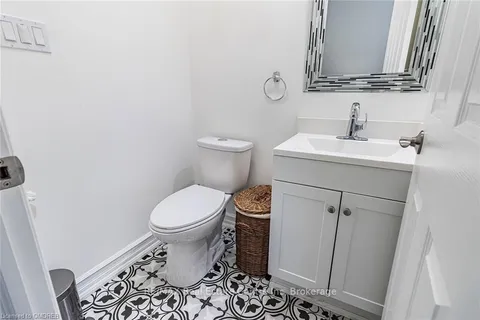 195 TRAGINA Ave, Hamilton, ON L8H 5C7