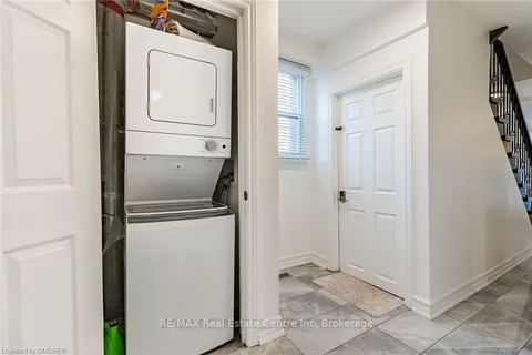 195 TRAGINA Ave, Hamilton, ON L8H 5C7